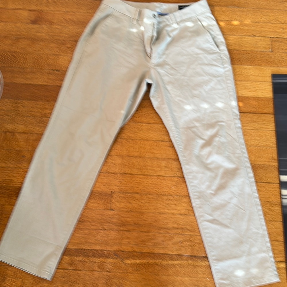 Men’s khaki Bonobos pant